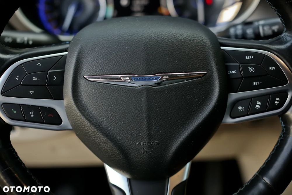 Chrysler Pacifica - 28