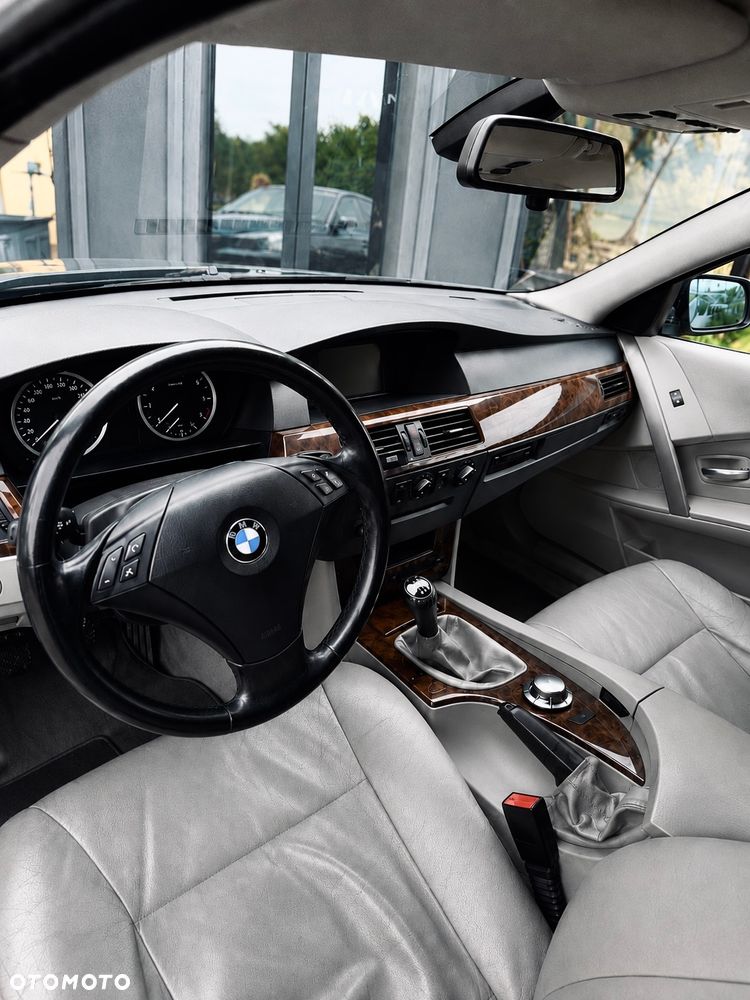 BMW Seria 5 520i - 13