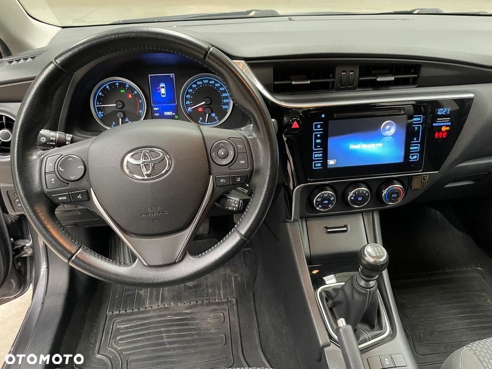 Toyota Corolla 1.6 Classic Plus - 12