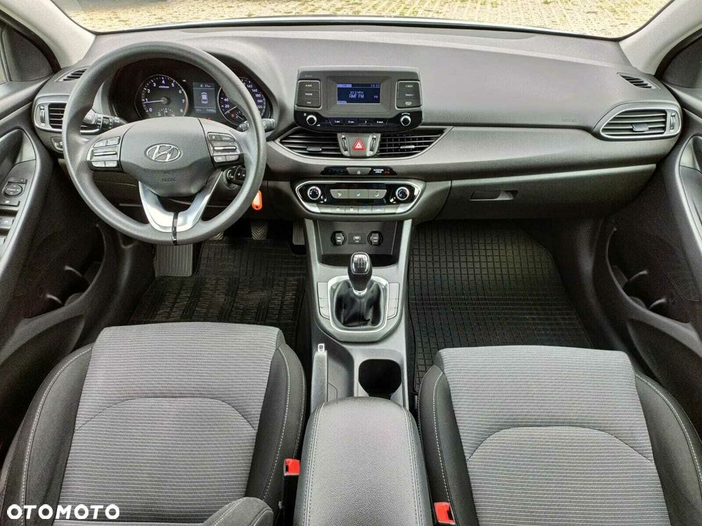 Hyundai i30 1.5 DPI Classic + - 13