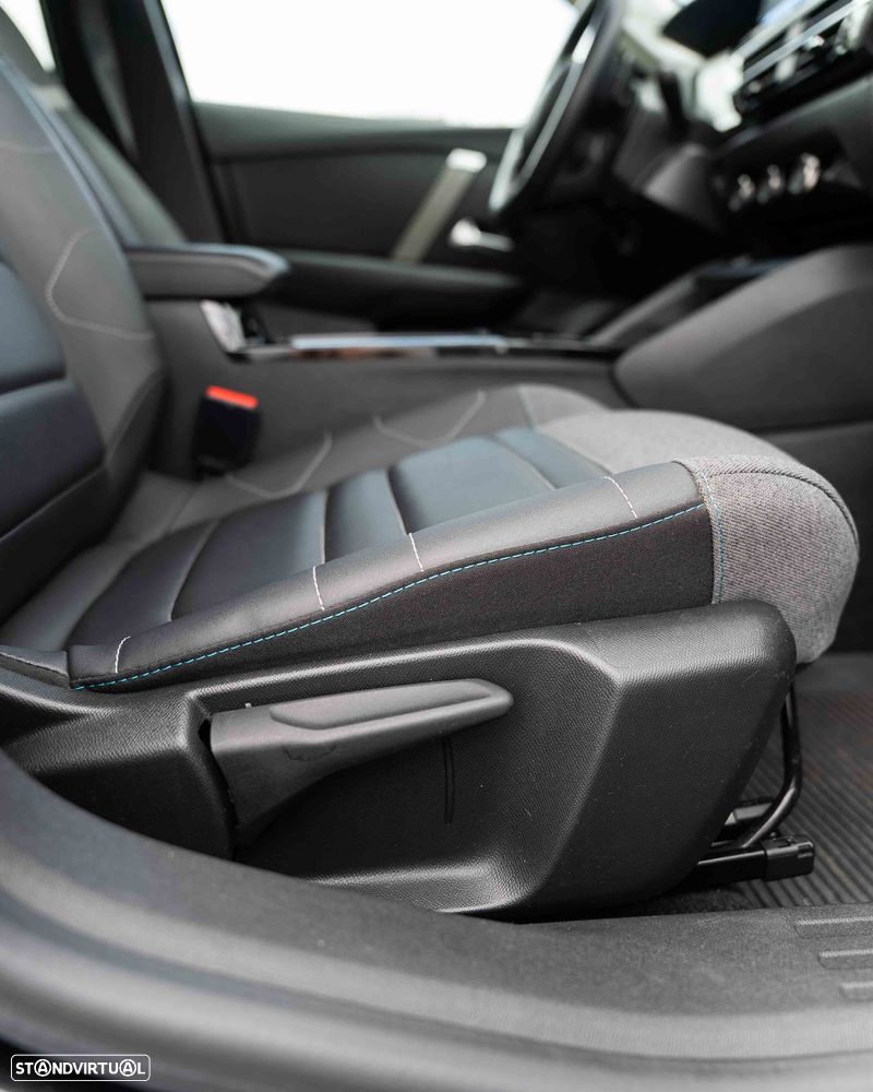 Citroën C4 X PureTech 130 Stop&Start EAT8 SHINE - 33