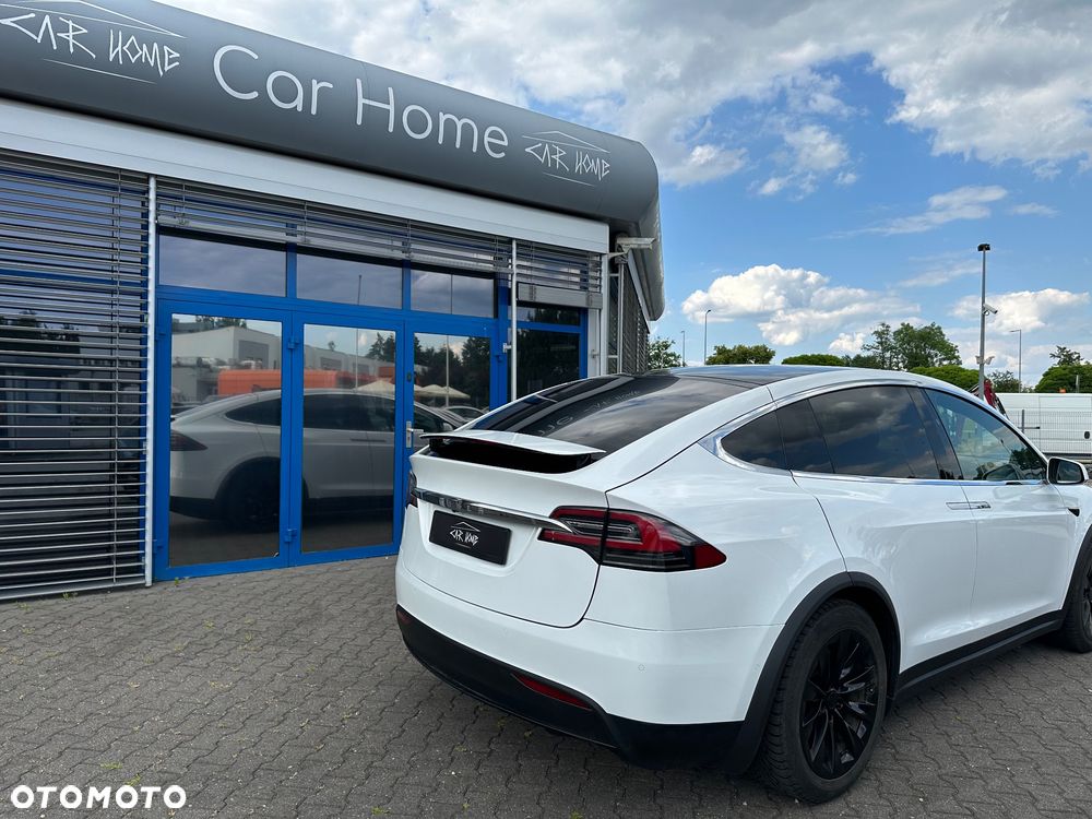 Tesla Model X - 4