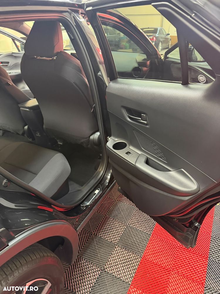 Toyota C-HR - 16