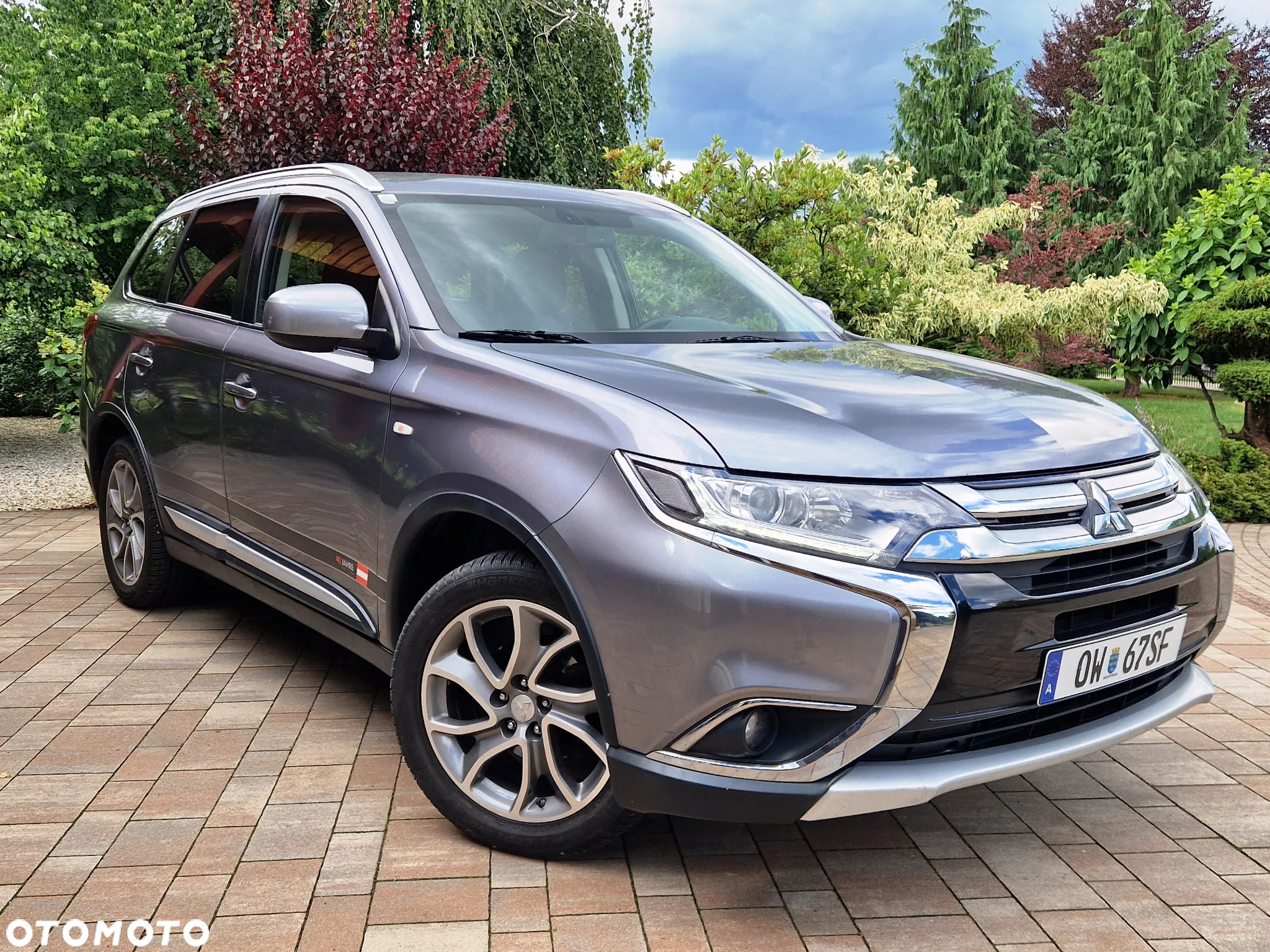 Mitsubishi Outlander - 2