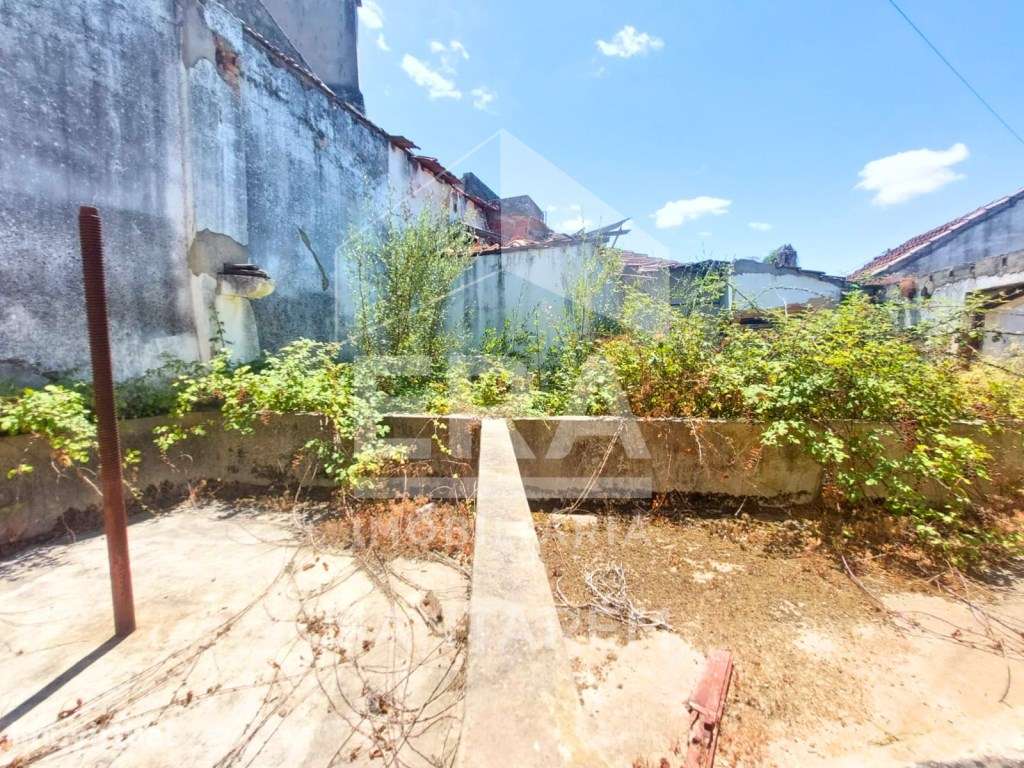 Moradia para Recuperar localizada na Raposa - Grande imagem: 5/7