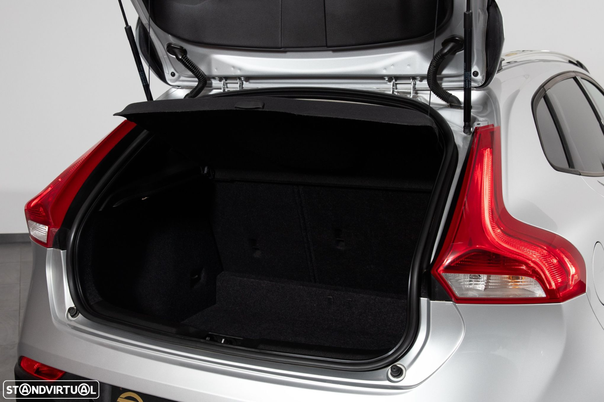 Volvo V40 Cross Country 2.0 D2 Plus - 26