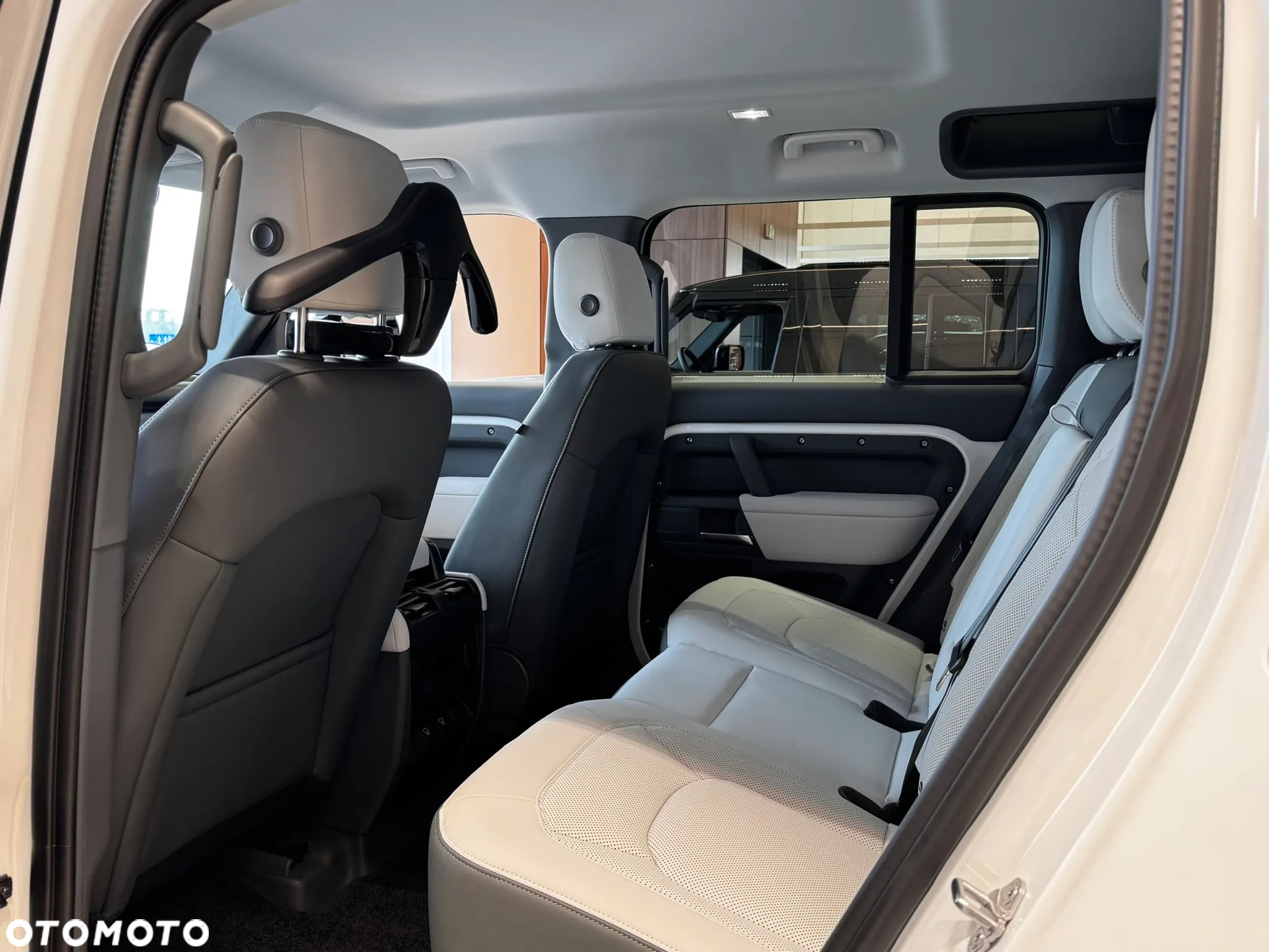 Land Rover Defender 110 2.0 D240 S - 7