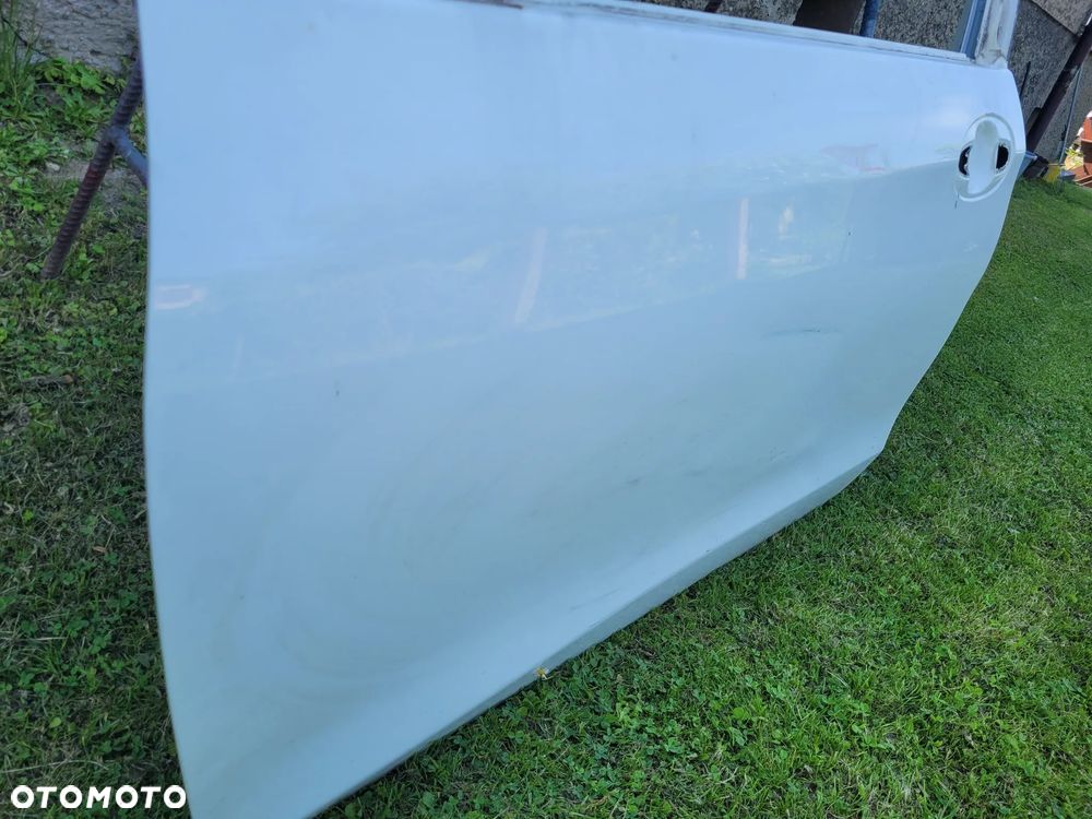 Toyota Yaris III drzwi lewy przód, wersja 3d - 2