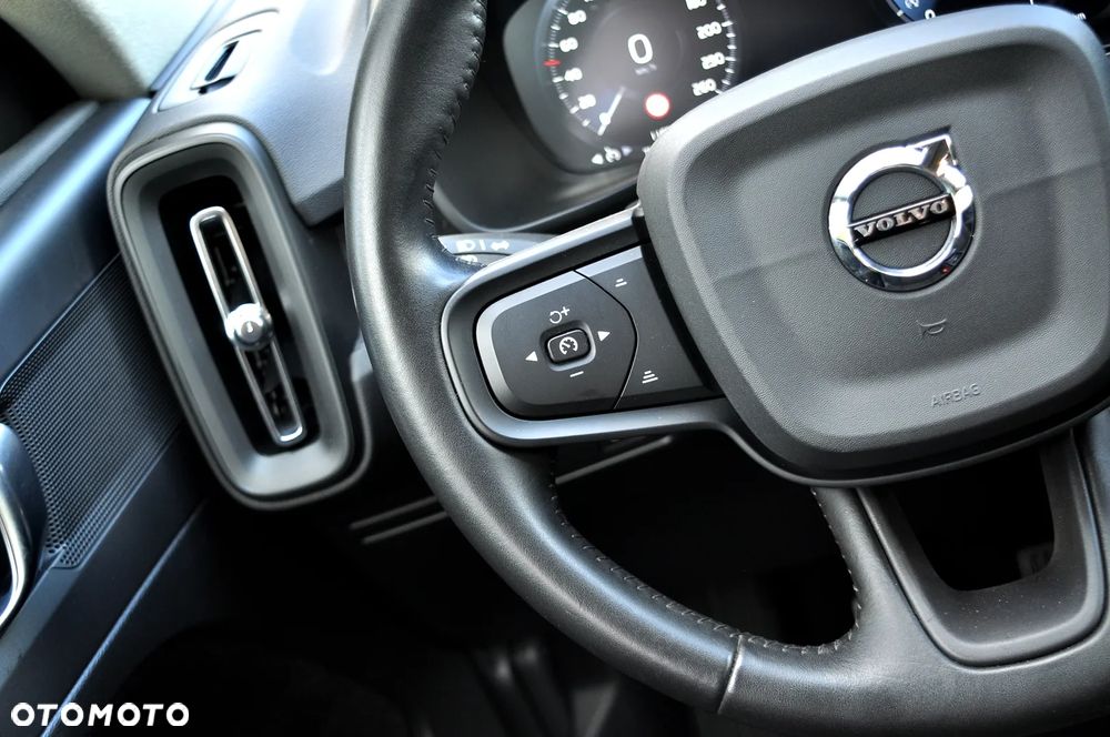 Volvo XC 40 T3 Momentum Pro - 25