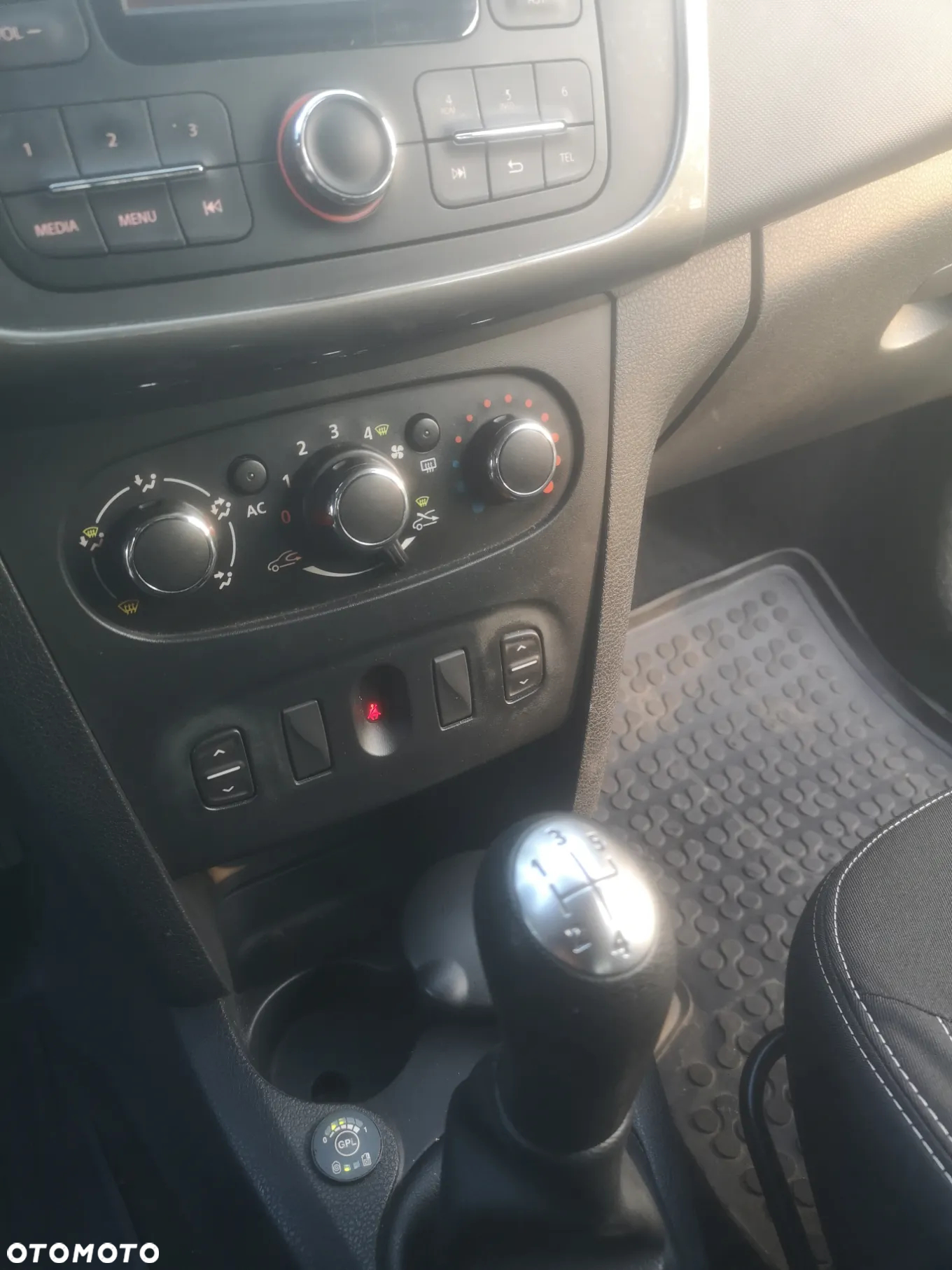 Dacia Sandero 1.2 16V Laureate - 20