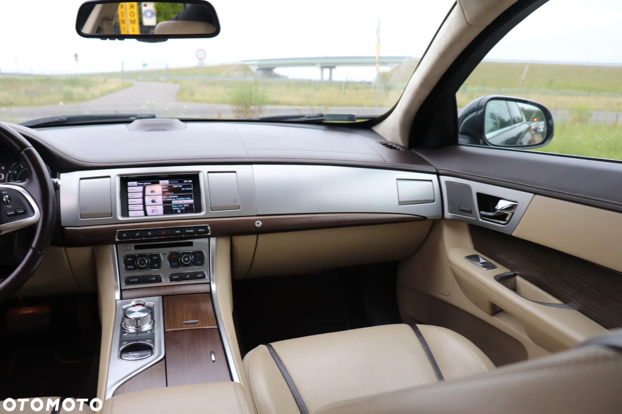 Jaguar XF 3.0 T AWD R-Sport - 17