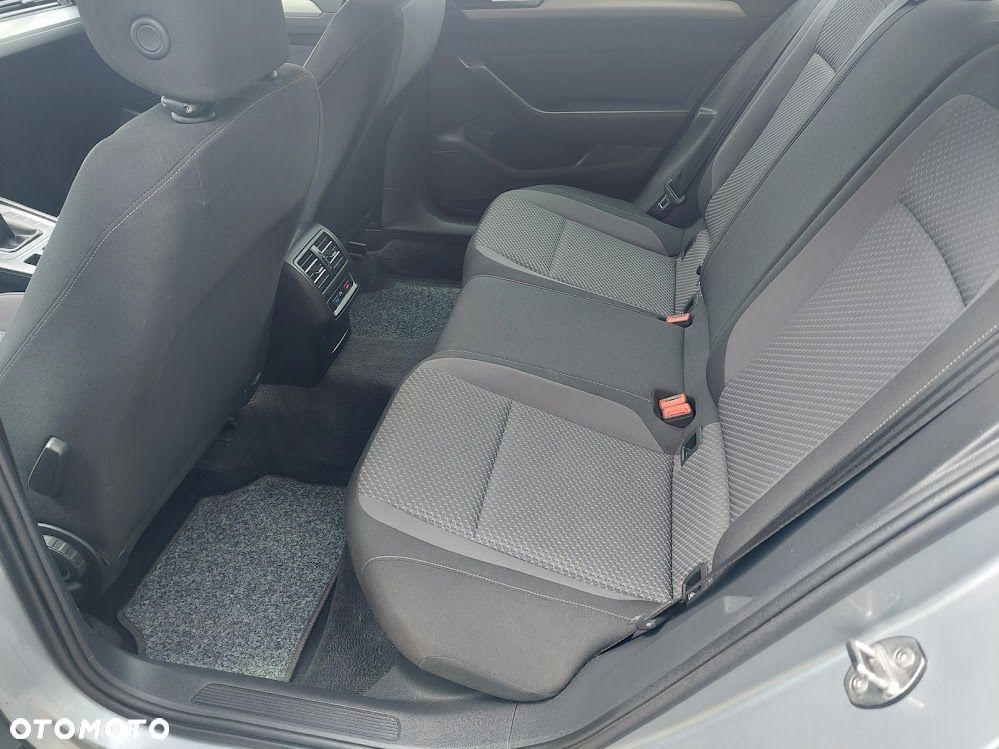 Volkswagen Passat 2.0 TDI BMT Comfortline - 10