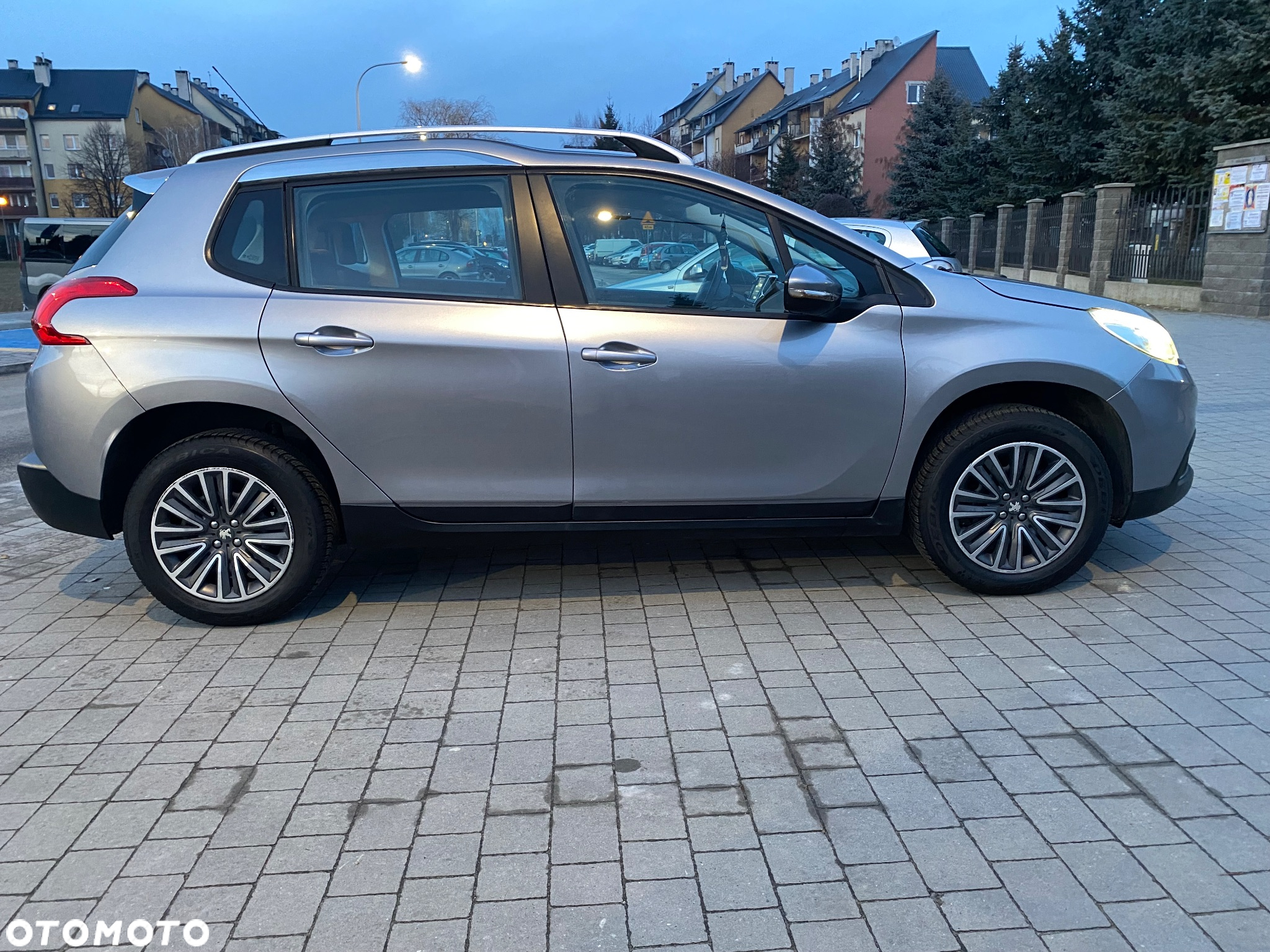 Peugeot 2008 1.2 Pure Tech Active - 6