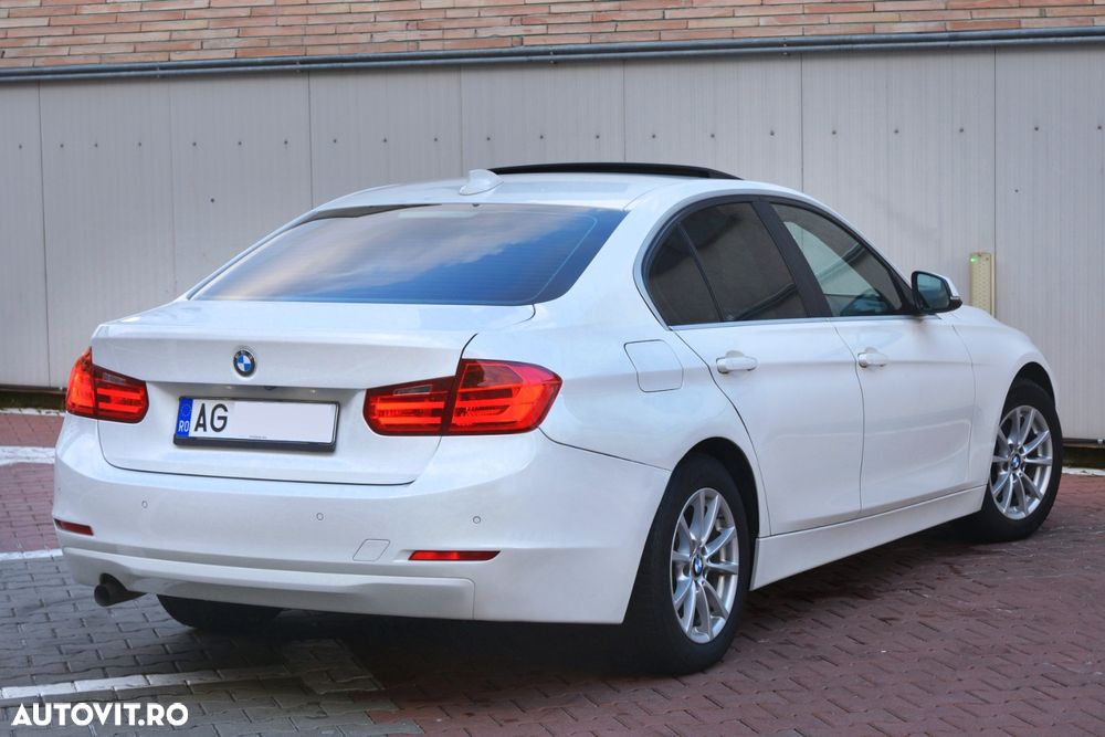 BMW Seria 3 320d Touring Aut. Blue Performance Sport Line - 4