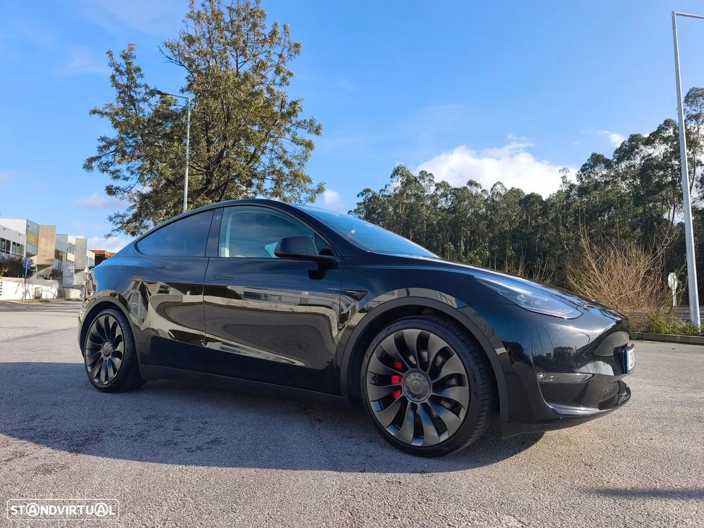 Tesla Model Y Performance Dual Motor AWD - 3