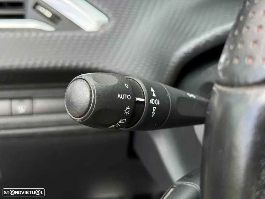 Peugeot 208 1.2 PureTech GT Line - 36