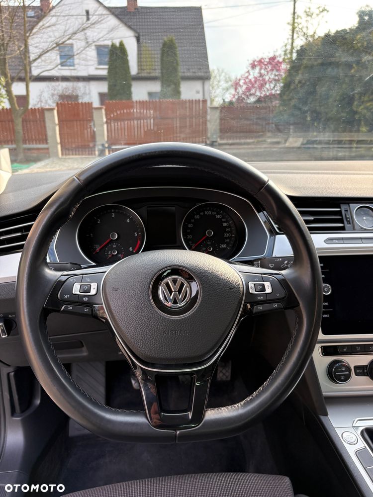 Volkswagen Passat 2.0 TDI SCR Comfortline - 14