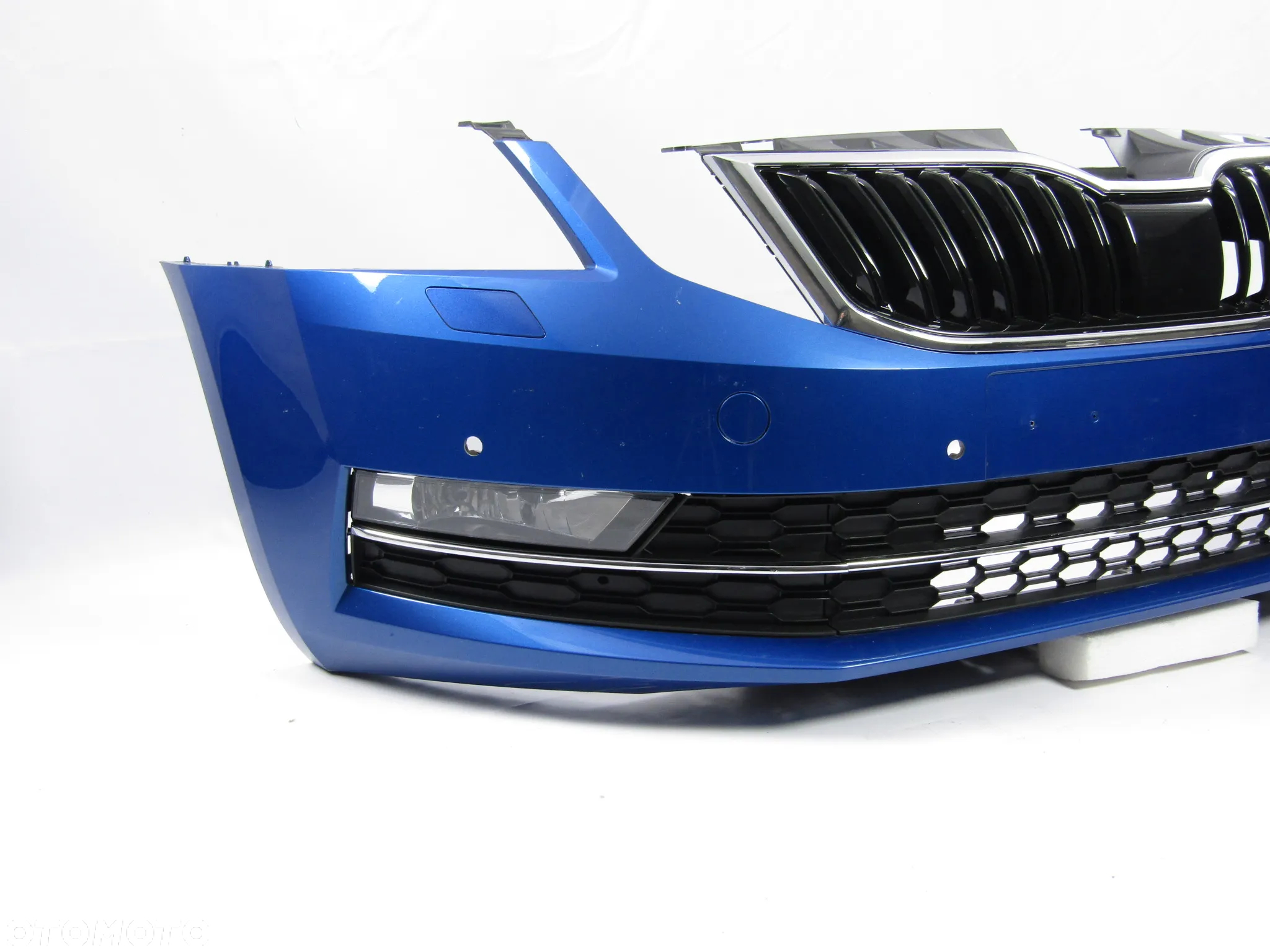 Zderzak przedni Skoda Octavia 3 17 - 20 Sprysk. / Pdc-4 LF5W - 18