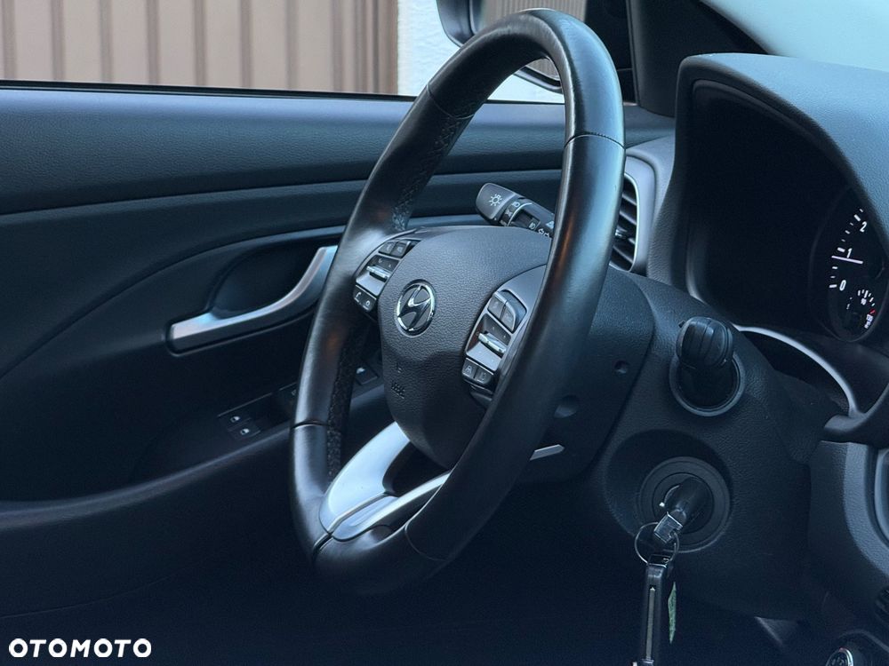 Hyundai i30 1.5 DPI Classic + - 12