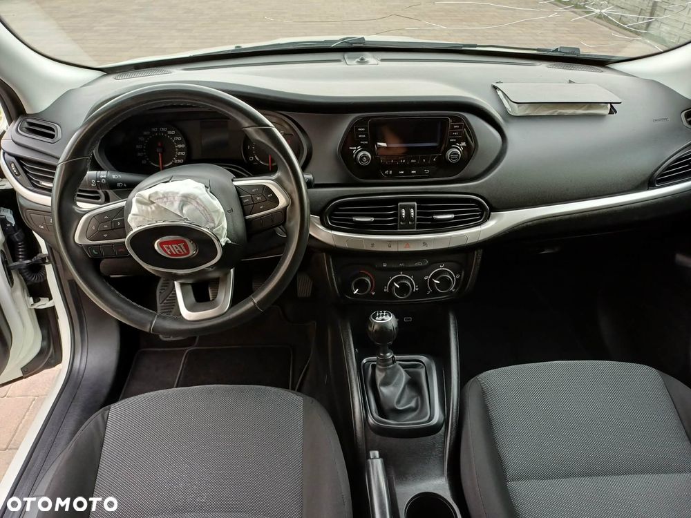 Fiat Tipo 1.4 16v Lounge EU6d - 9