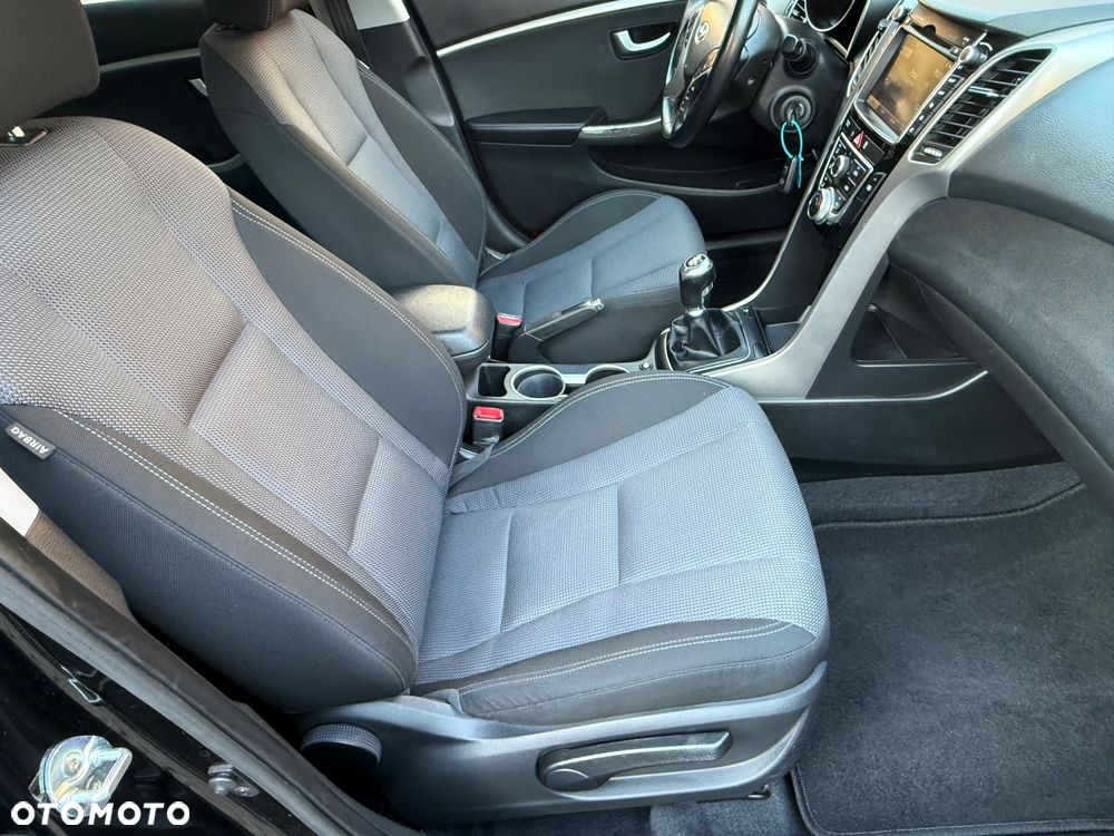 Hyundai i30 blue Kombi 1.6 GDi YES Silver - 19