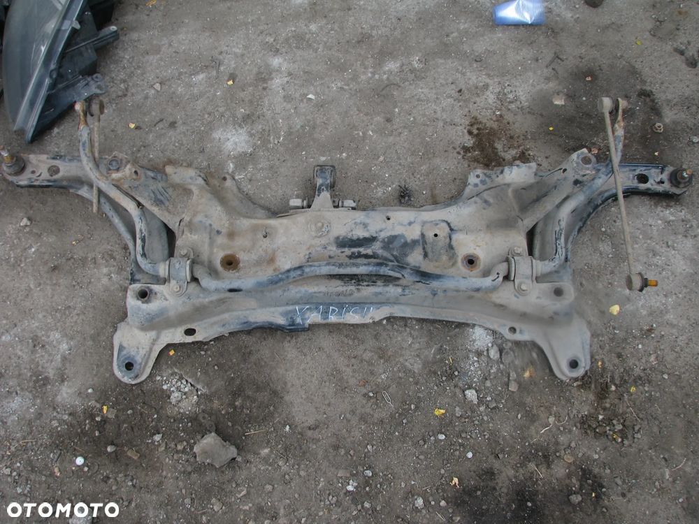 SANKI KOŁYSKA WÓZEK TOYOTA YARIS II PRZÓD - 1