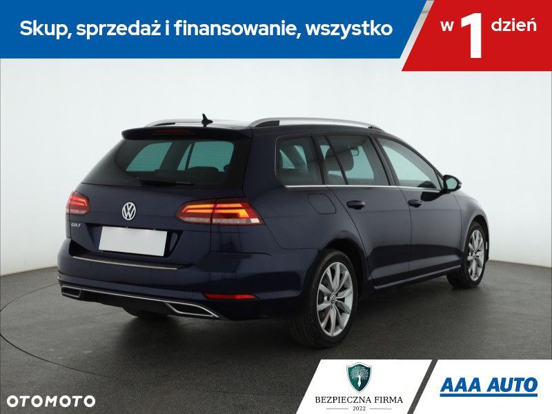 Volkswagen Golf - 6