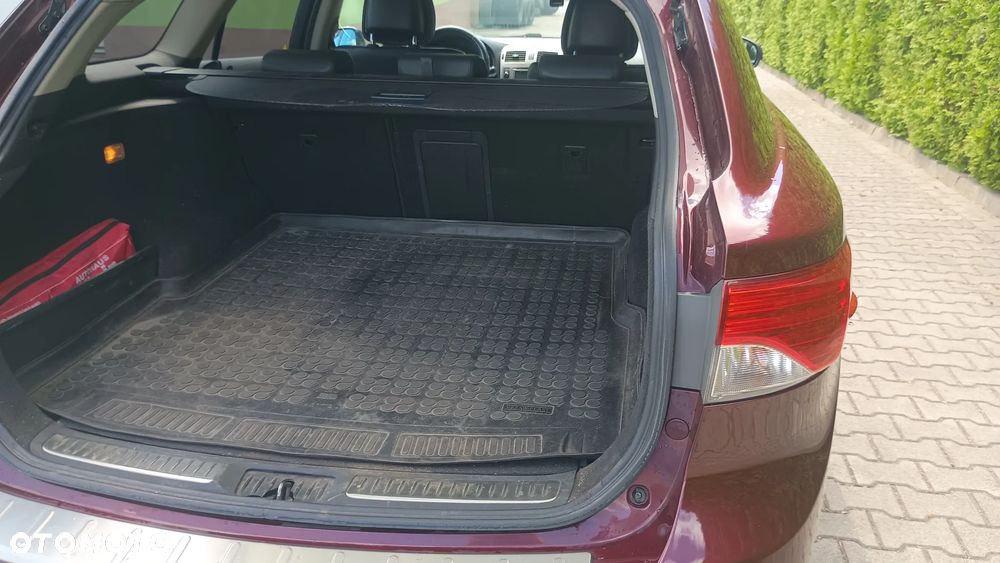 Toyota Avensis 1.8 Sol plus NAVI - 10