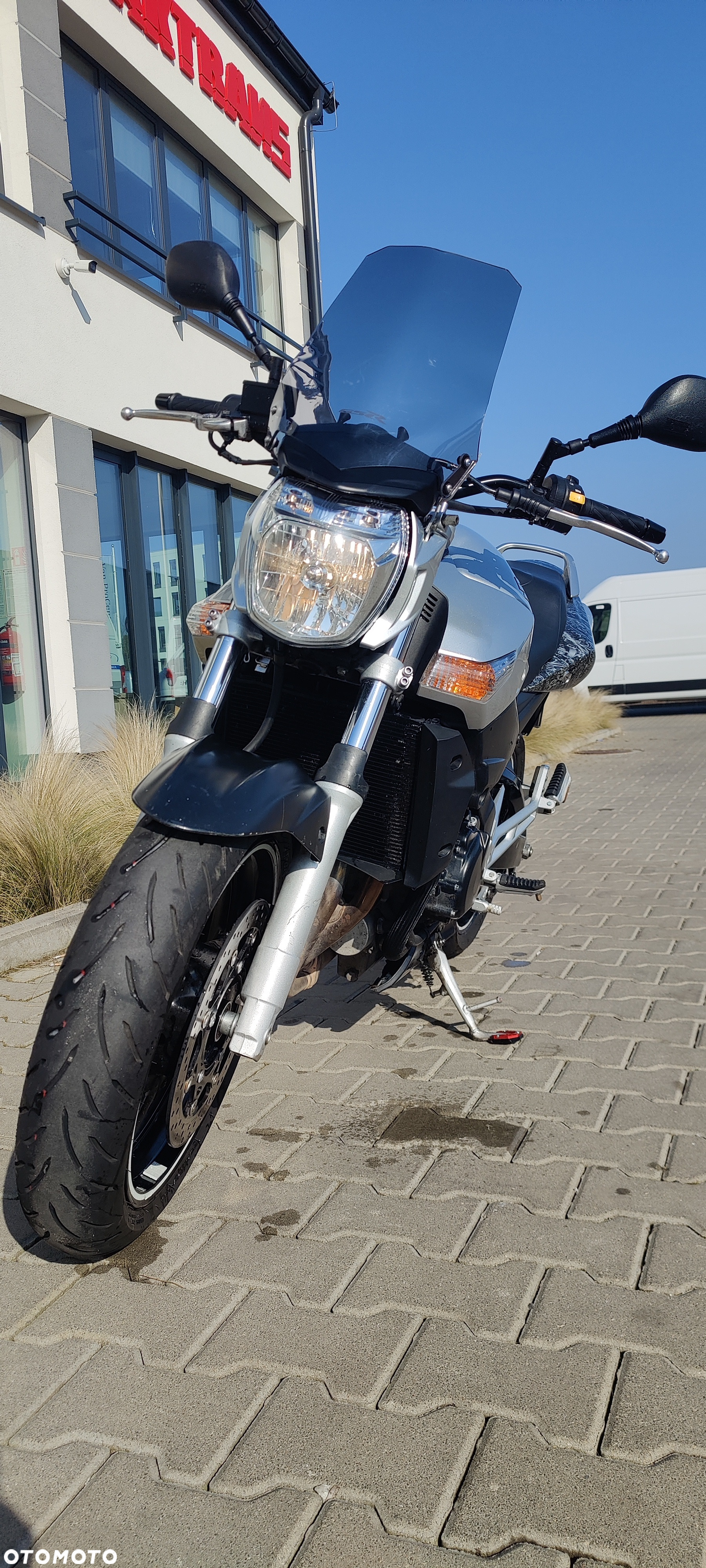 Suzuki GSR - 6
