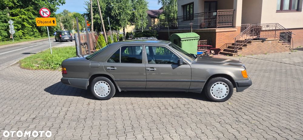 Mercedes-Benz W124 (1984-1993) - 12