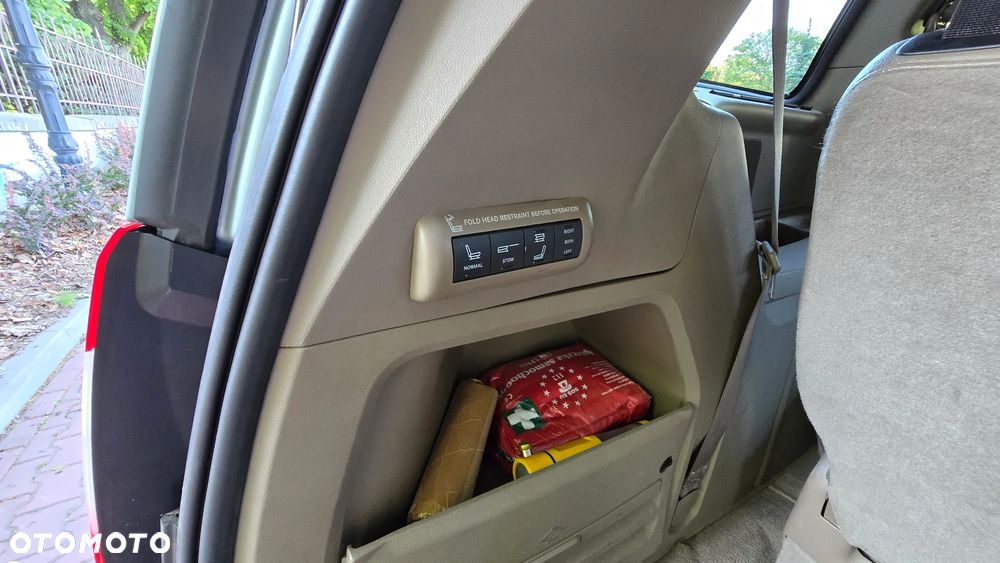 Chrysler Town & Country 3.6 Limited - 11