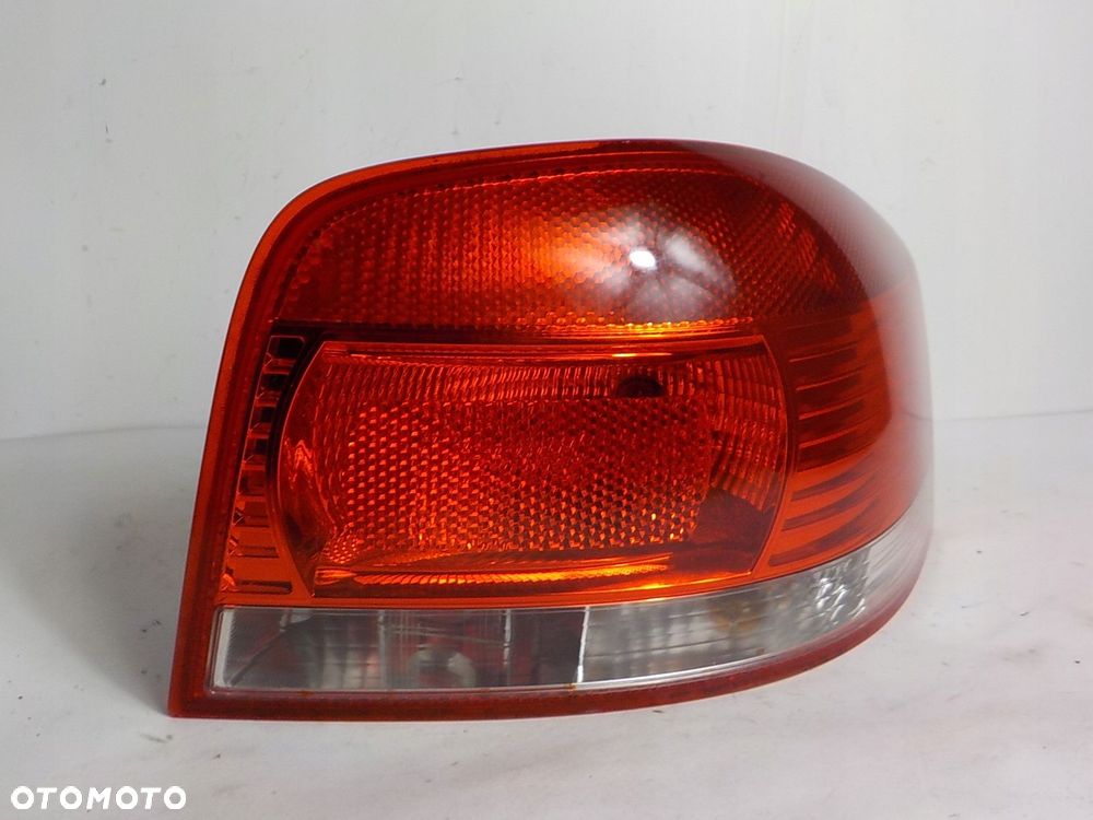 AUDI A3 II 8P LAMPA PRAWA TYŁ TYLNA 3D UK - 1