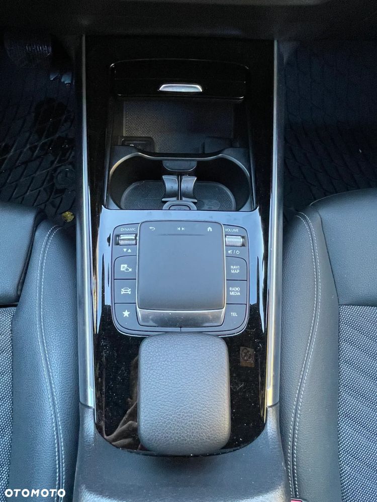 Mercedes-Benz EQA - 21