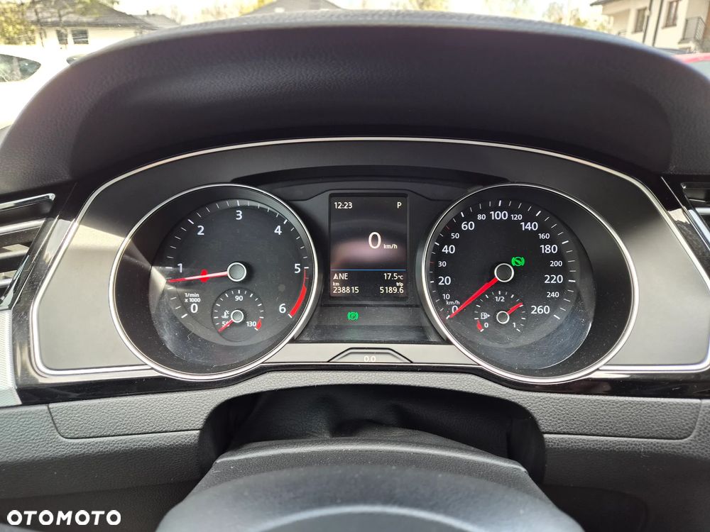 Volkswagen Passat 2.0 TDI BMT Comfortline DSG - 10