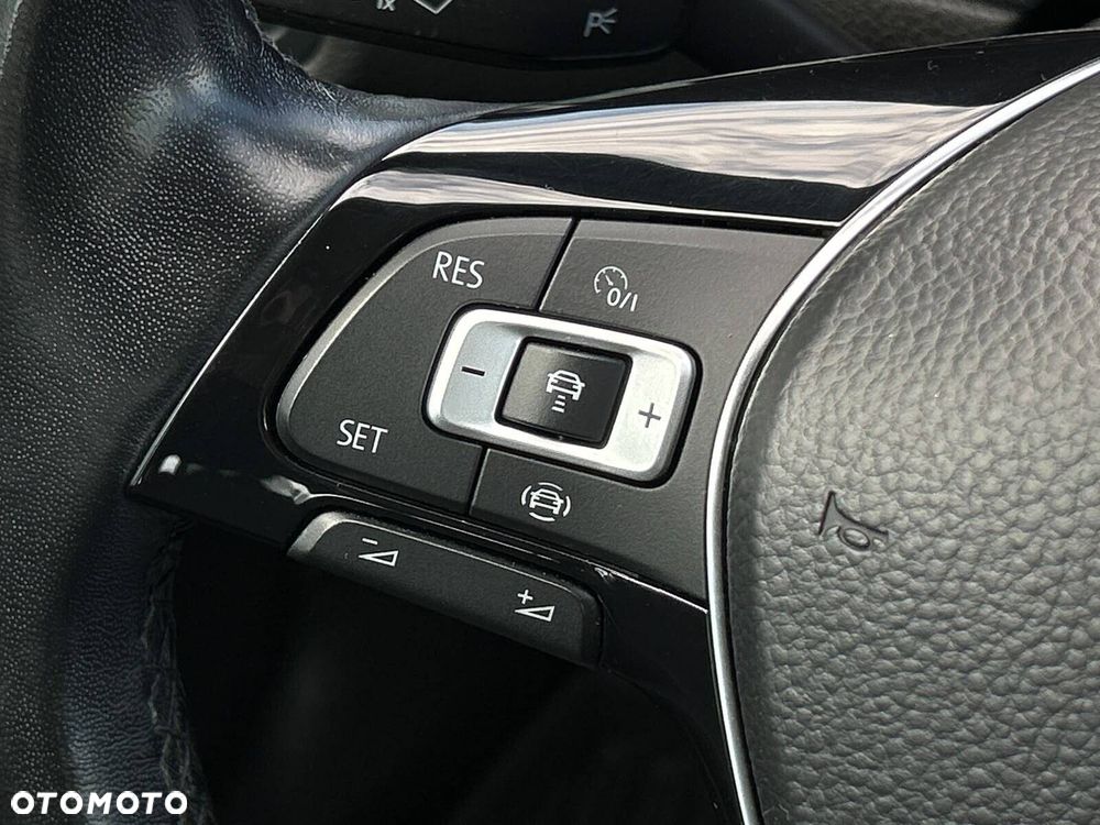 Volkswagen Golf 1.5 TSI BMT Comfortline - 23