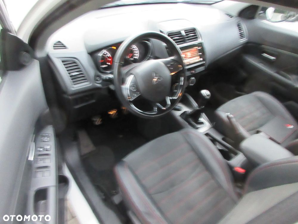Mitsubishi ASX 1.6 Black Edition - 11