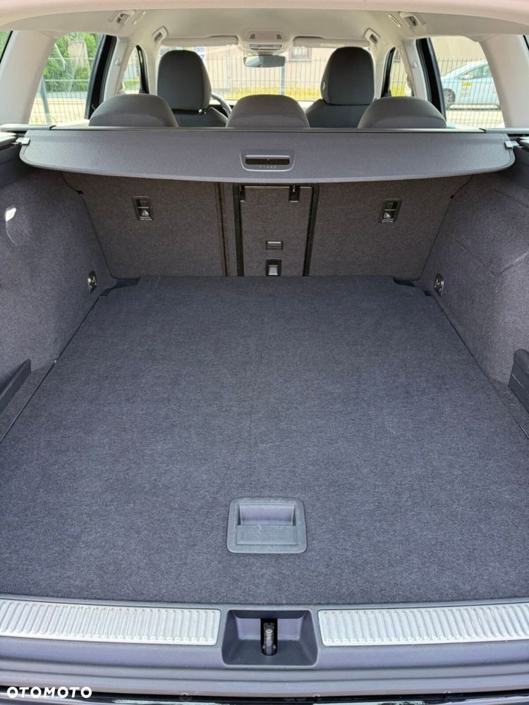 Volkswagen Passat - 29
