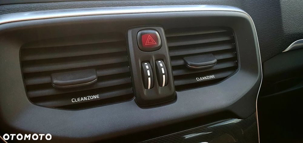 Volvo V40 D2 Momentum - 16