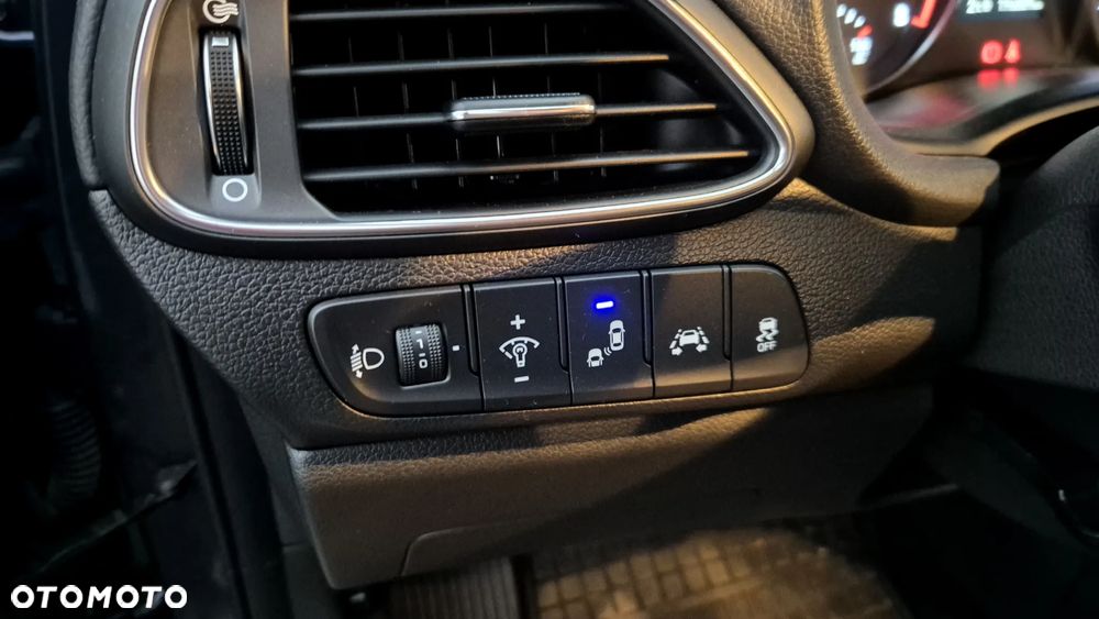 Hyundai i30 1.4 T-GDI Family+ - 10