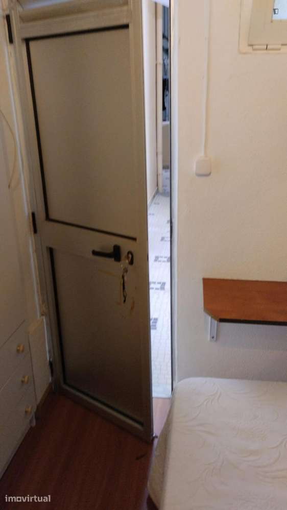 Quarto - localizado em Arroios Lisbon - Grande imagem: 3/10