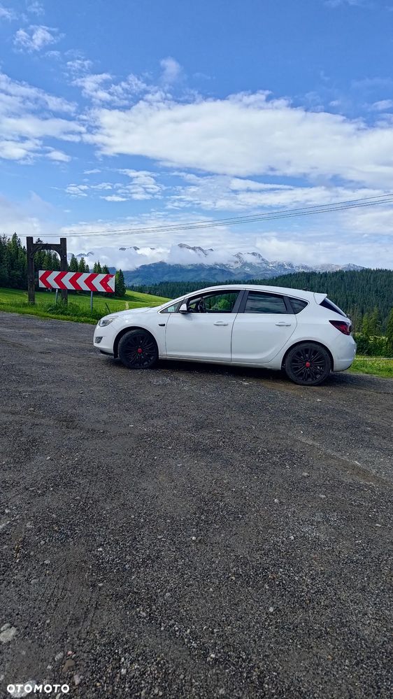Opel Astra 1.7 CDTI Cosmo - 4