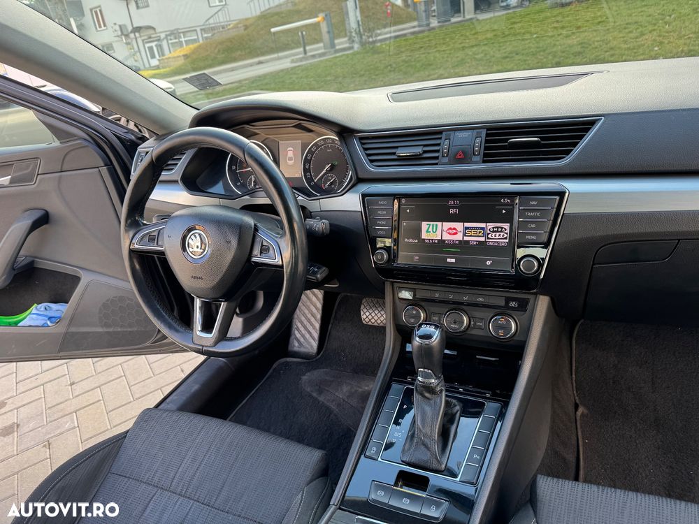 Skoda Superb 2.0 TDI DSG SportLine - 8