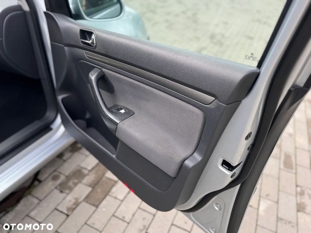 Volkswagen Golf 1.9 TDI 4Mot Sportline - 11