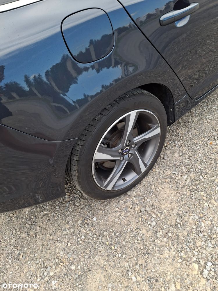 Volvo V60 D2 R-Design - 8