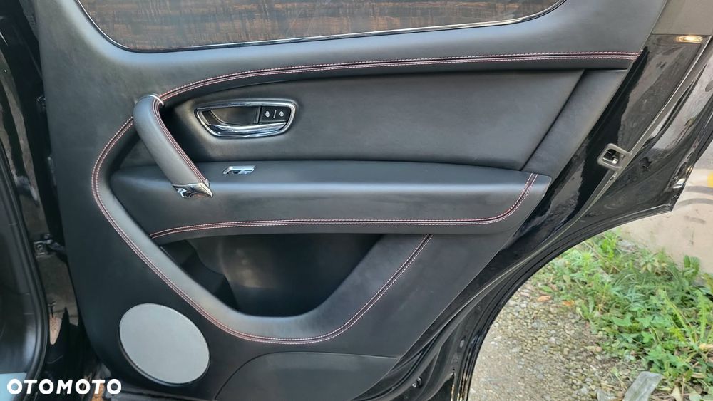 Bentley Bentayga V8 - 8