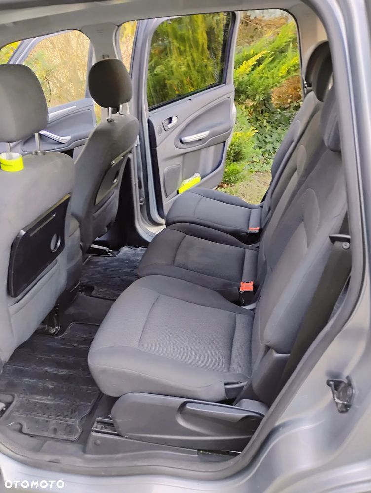 Ford Galaxy - 9