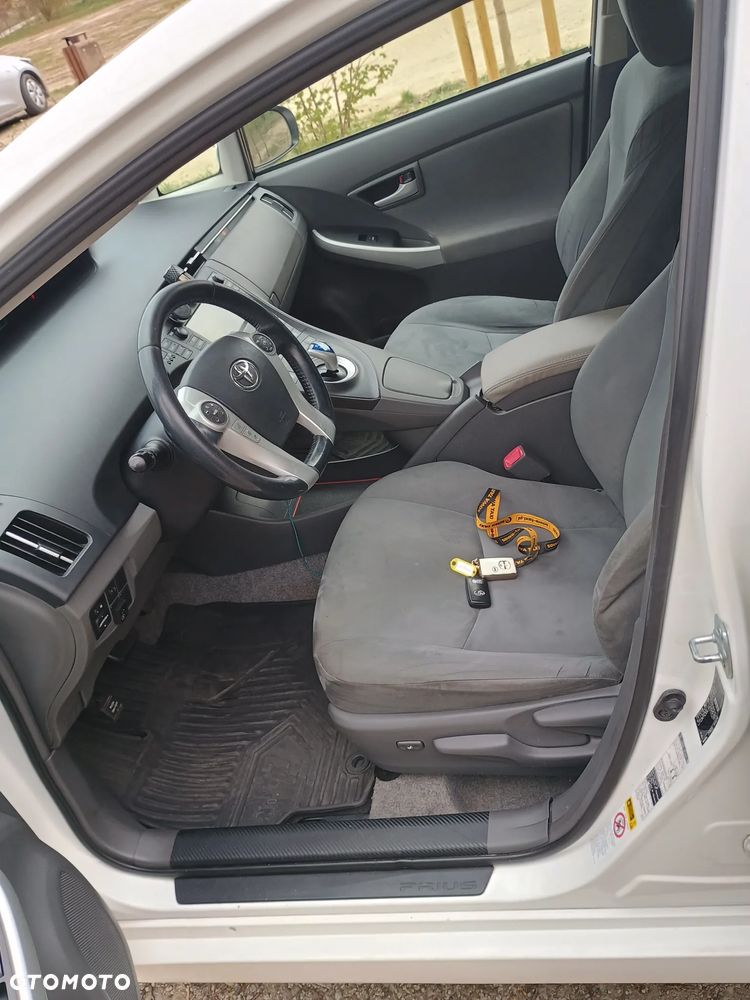 Toyota Prius 1.8 HSD Prestige - 6