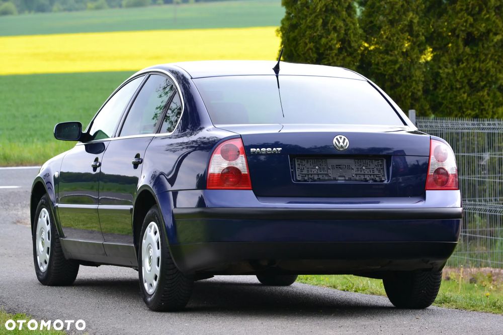 Volkswagen Passat 1.6 Exclusive - 11