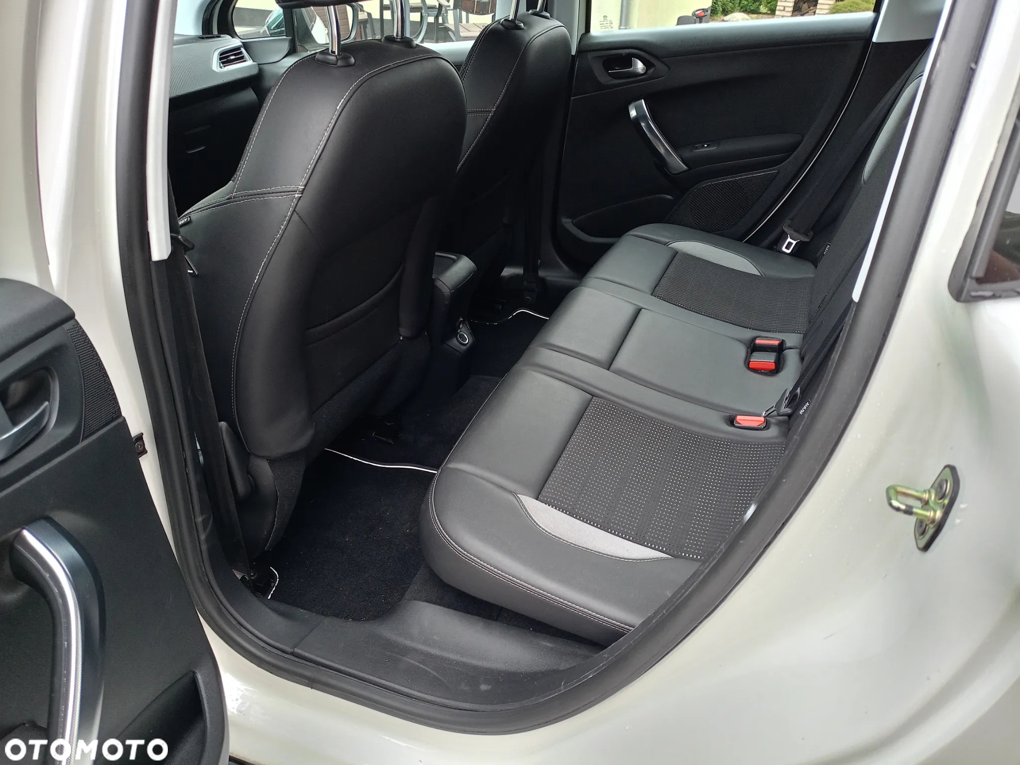 Peugeot 2008 e-HDi FAP 92 STOP & START Allure - 12