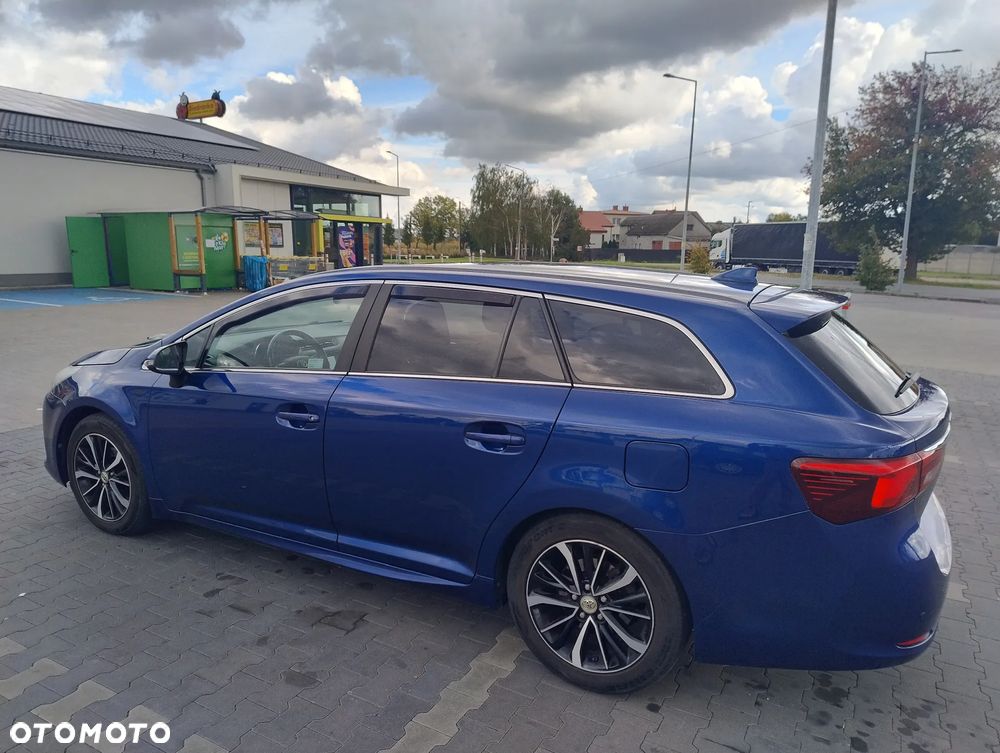 Toyota Avensis 1.8 Comfort - 6